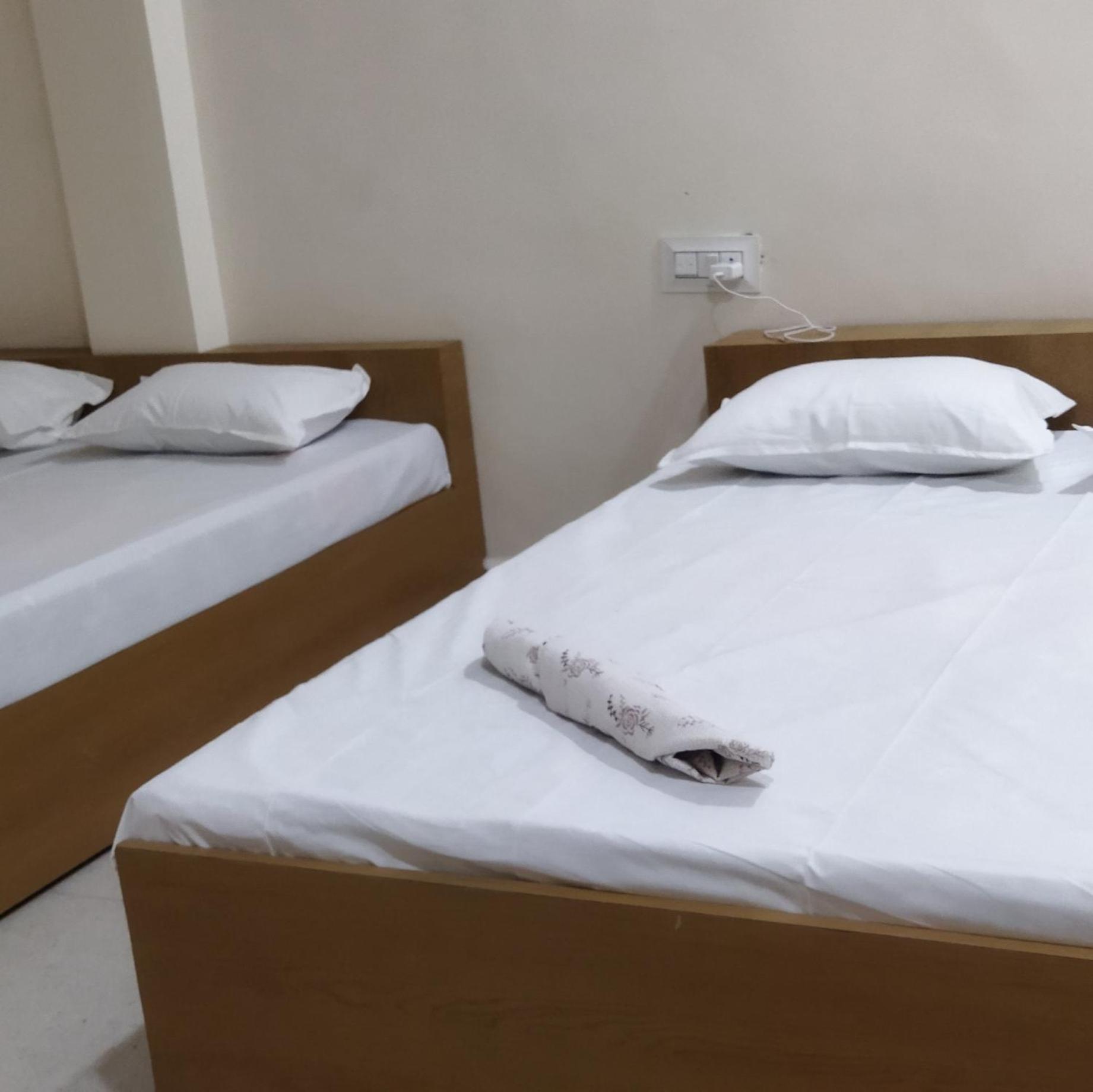 Shree Gajlaxmi Hotel Walking Distance From Mahakaleswar Ujjain Exterior photo