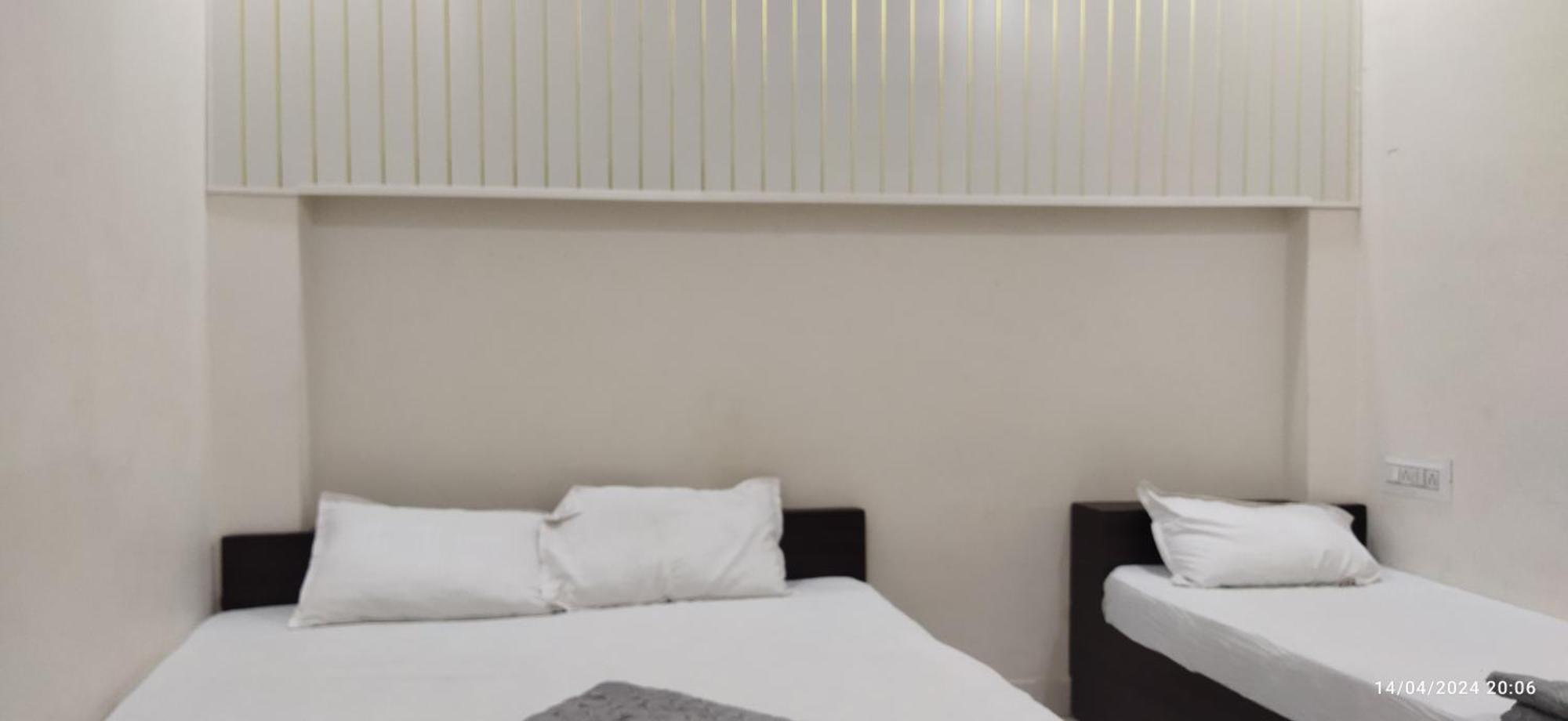 Shree Gajlaxmi Hotel Walking Distance From Mahakaleswar Ujjain Exterior photo
