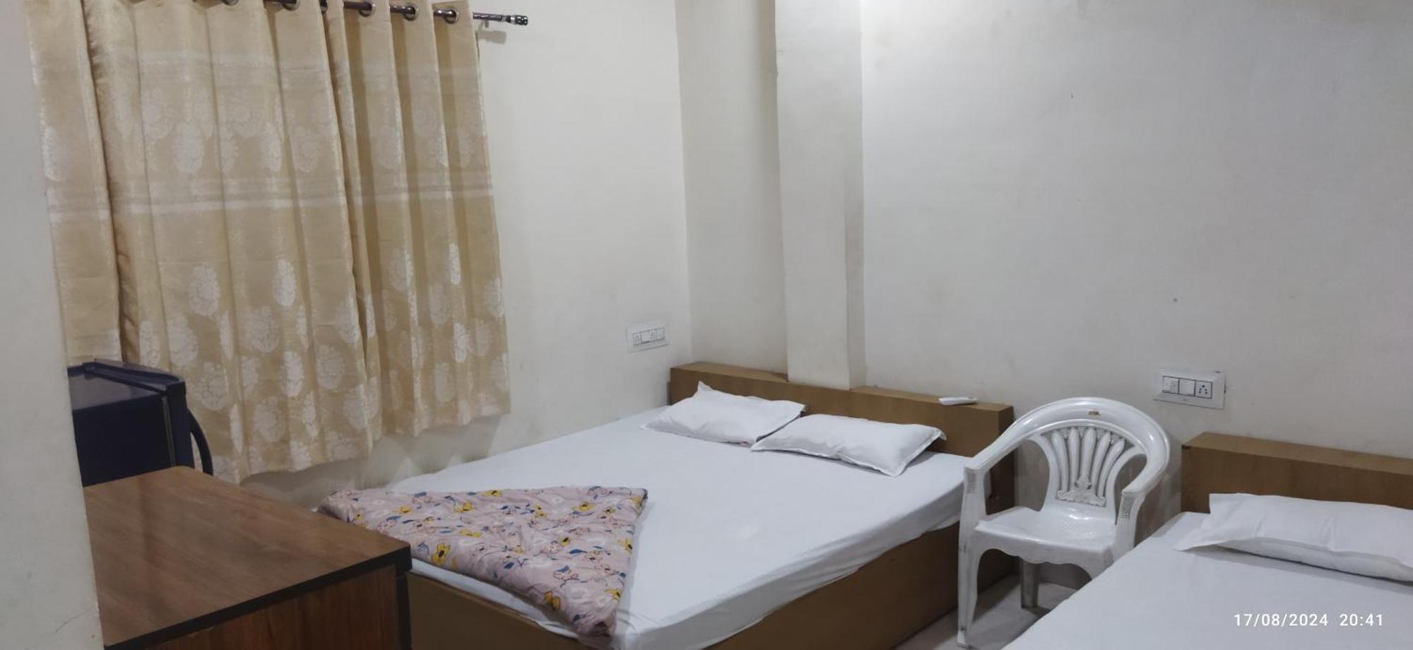 Shree Gajlaxmi Hotel Walking Distance From Mahakaleswar Ujjain Exterior photo